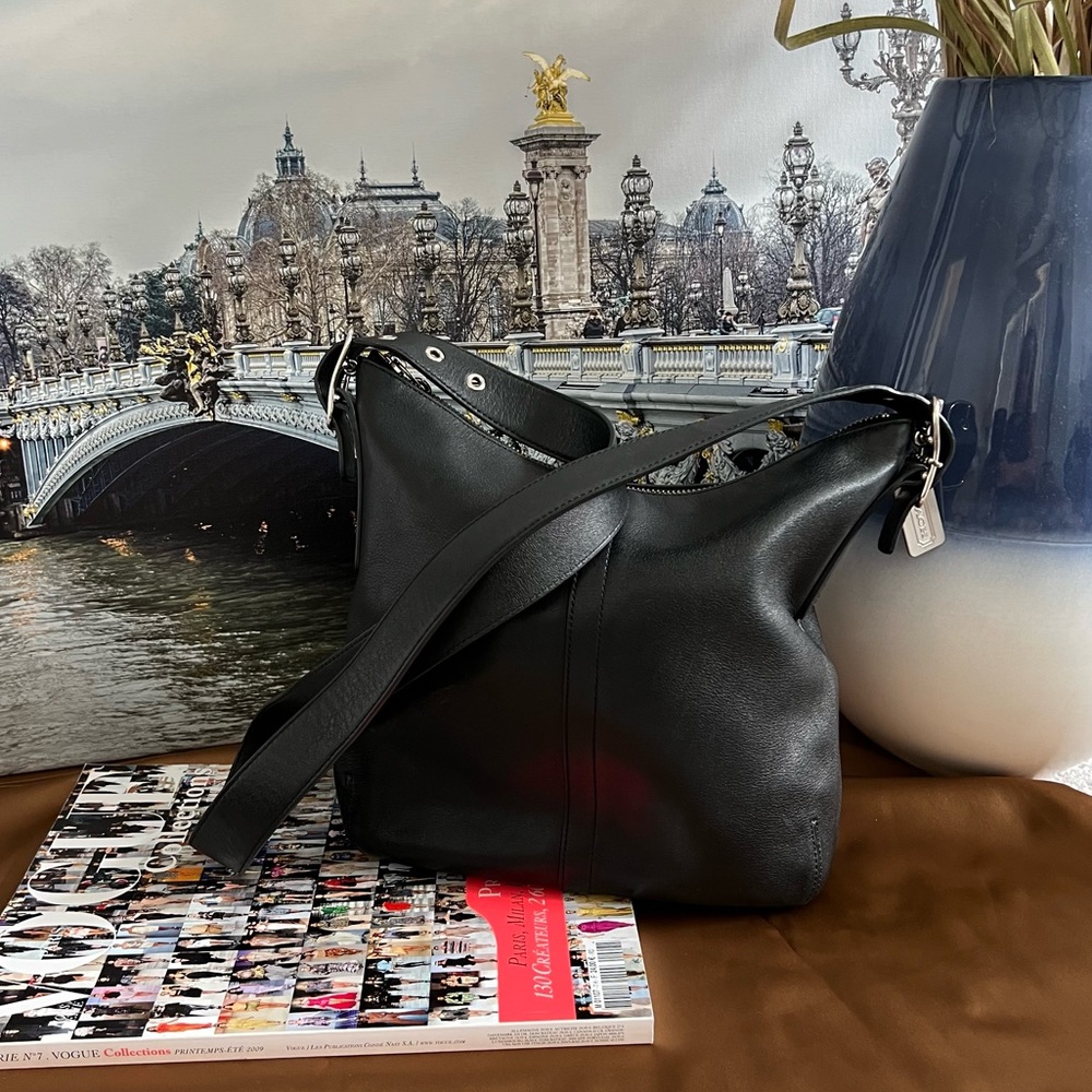 Vintage Legacy Coach Genuine Leather crossbody.